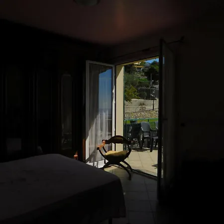 Nyaraló Appealing Holiday In With Garden