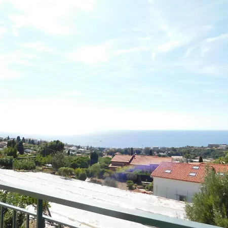 Nyaraló Appealing Holiday In With Garden San Remo