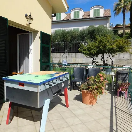Nyaraló Appealing Holiday In With Garden San Remo