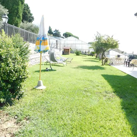 Appealing Holiday In With Garden Nyaraló